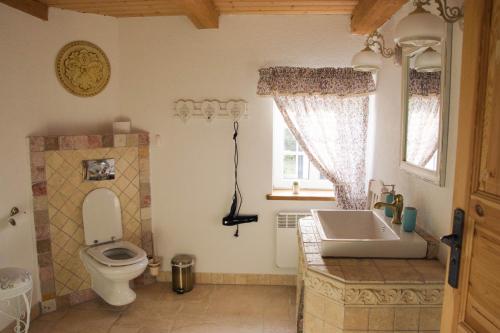 Kylpyhuone majoituspaikassa Nasze Chabazie