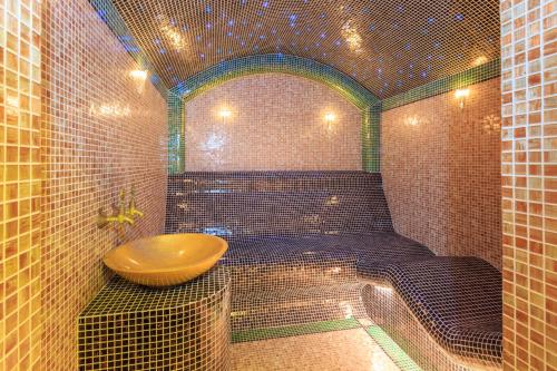Un baño de Avangard Health Resort