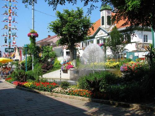 Pension Ehrenfried - Hotel garniにある庭