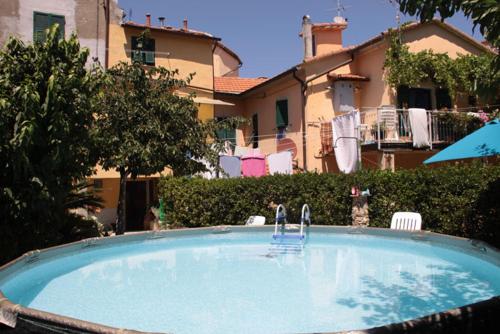 a large swimming pool in front of a house at carugio del fezzano in Fezzano