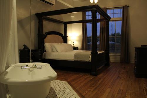 A bed or beds in a room at The Inn on the River