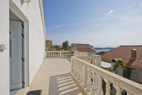 Sea view, modern & spacious apartment