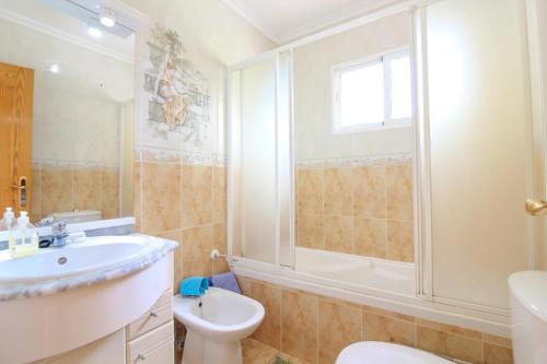 Ванна кімната в Canuta de Ifach 17J