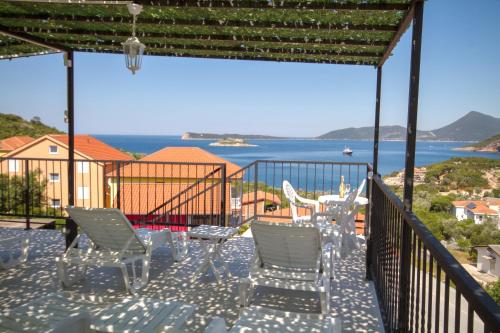 Gallery image of Apartments Bellavista in Lustica
