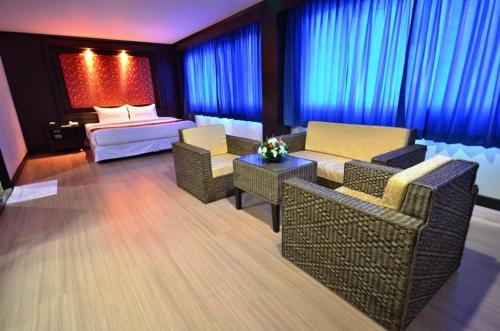 Khu vực ghế ngồi tại Piyaporn Pavilion Hotel