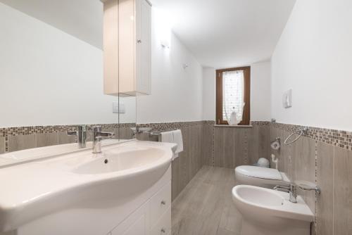 a bathroom with two sinks and a toilet at Residence Blue Pearl in Marina di Camerota