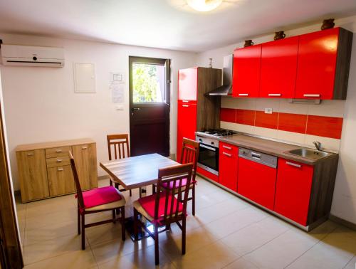 Dapur atau dapur kecil di Apartments & Room Toni