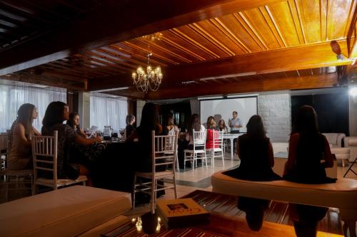 a group of people sitting in a room at Hotel Dos Venados in San Luis