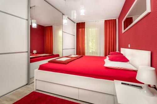Ein Bett oder Betten in einem Zimmer der Unterkunft Apartments Ivan