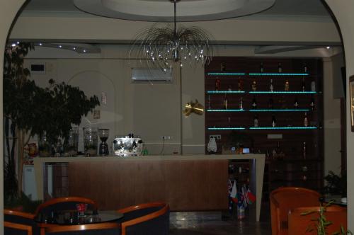 Ο χώρος του lounge ή του μπαρ στο Kniaz Boris Hotel