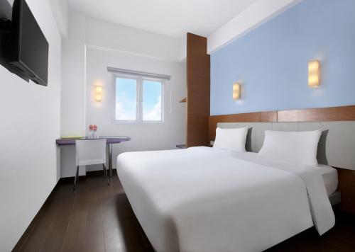 Säng eller sängar i ett rum på Amaris Hotel Serpong Tangerang