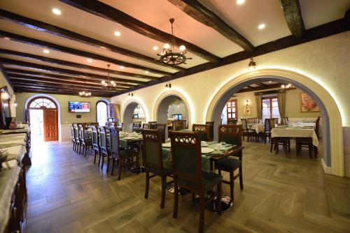 Restaurace v ubytování Rose Garden Hotel