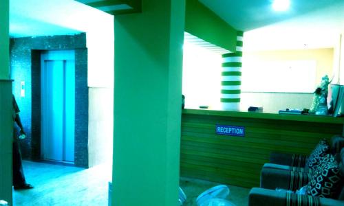 Televisyen dan/atau pusat hiburan di Kempegowda Lodging & Boarding
