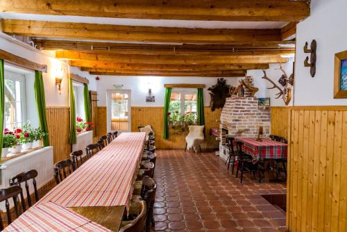 מסעדה או מקום אחר לאכול בו ב-Cabana Groapa Seaca