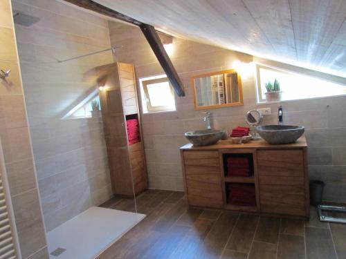 a bathroom with two sinks and a shower at Les Authentics-Le Retour aux Sources in La Bresse