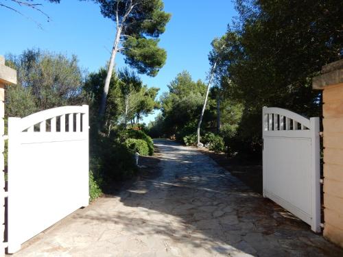 a driveway with white gates on a house at Finca En Sueno de Son Jaumell in Cala Ratjada