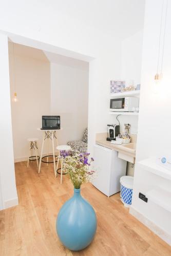 a blue vase with flowers in a room at Le Stanze Di Brando E Nico in Tricase