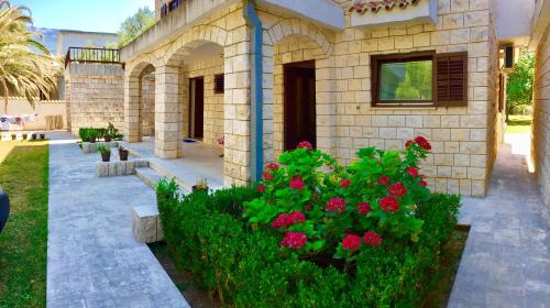 BRAVO Apartmani Budva – Photos 3