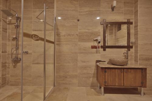 Bilik mandi di Grand Cappadocia Hotel