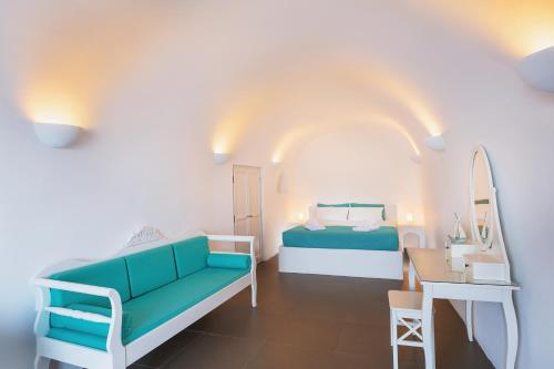Cama ou camas em um quarto em Horizon Aeifos Suites