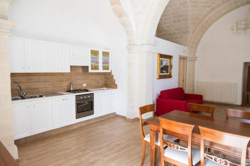A kitchen or kitchenette at Vico Marina