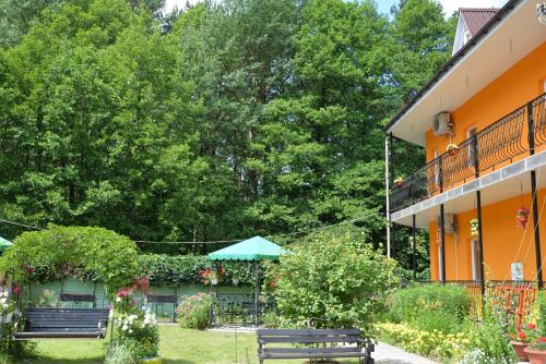 Gallery image of Galicky Dvir Hotel in Svityazʼ