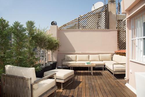 Beautiful Penthouse in Athens with outdoor jacuzzi