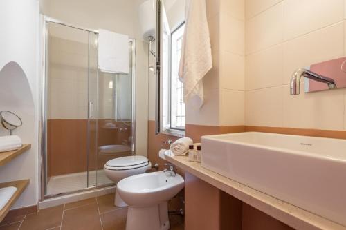 a bathroom with a toilet and a tub and a sink at Antica Villa in Gaeta