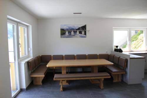 a conference room with a wooden table and benches at Bergblick-Planai - 5 Schlafzimmer plus eigene Sauna in Schladming