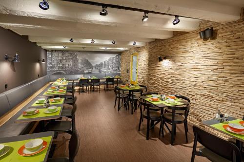 Restoran atau tempat lain untuk makan di Nova Hotel