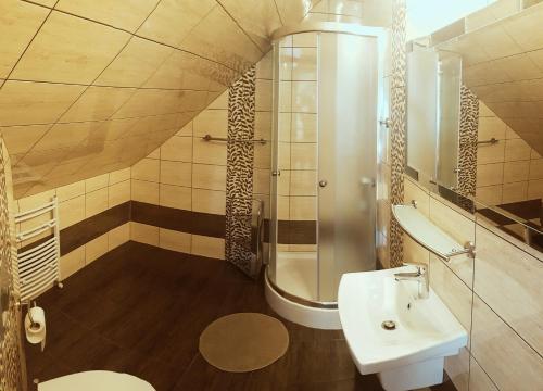 Kúpeľňa v ubytovaní DW Basia pokoje i apartament