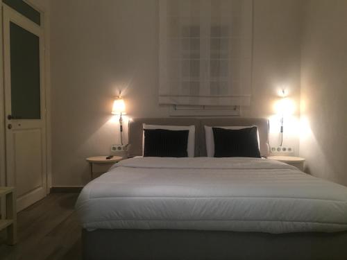 Posteľ alebo postele v izbe v ubytovaní Klities Guest House