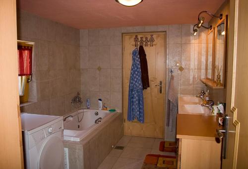 Koupelna v ubytování Apartma Obrh