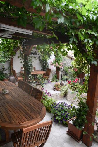 Taman di luar Bed and Breakfast Alberini