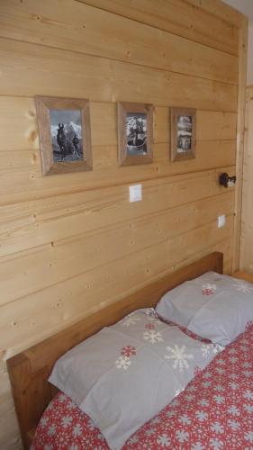 Ένα ή περισσότερα κρεβάτια σε δωμάτιο στο Chalet Les Garands