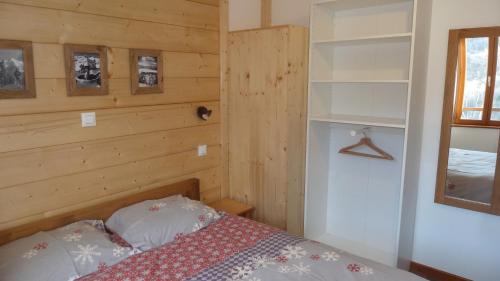 Ένα ή περισσότερα κρεβάτια σε δωμάτιο στο Chalet Les Garands