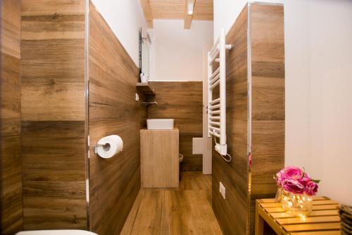 A bathroom at Dimora Antica Via MiLord