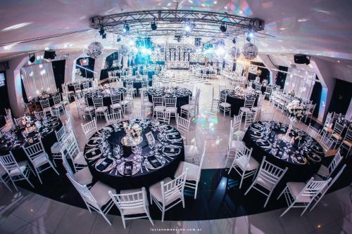 an overhead view of a banquet hall with tables and chairs at Hotel Dos Venados in San Luis