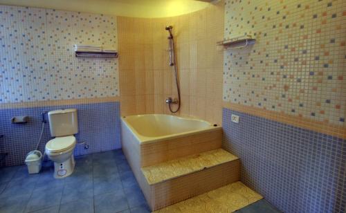 Baðherbergi á Vardan Resort n' Apartment