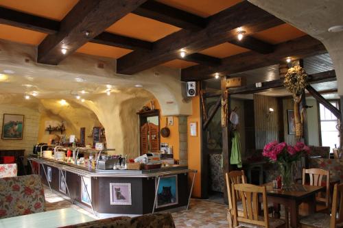 A restaurant or other place to eat at City Center Kaķis B&B