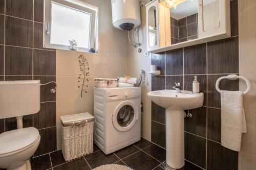 a bathroom with a washing machine and a sink at Apartment Toni Relax in Split
