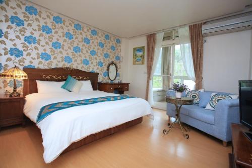 Rúm í herbergi á Yilan Ya Lu Homestay