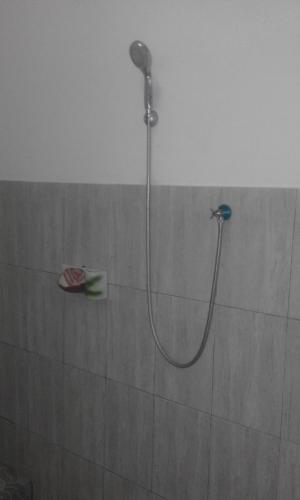 Un baño de Sudi Homestay