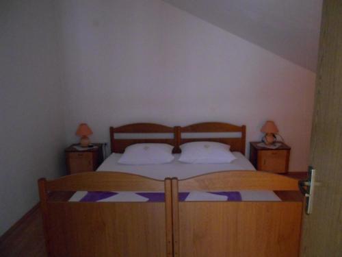 En eller flere senge i et værelse på Apartment Kurelic