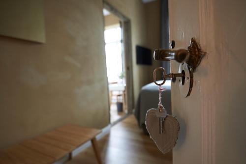 a door with a heart key in a room at Alte Apotheke in Bad Essen