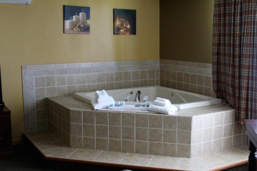 Et badeværelse på Stone Fence Resort