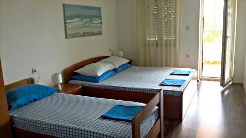 Postel nebo postele na pokoji v ubytování Apartments Krušvina