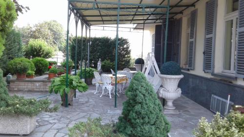 a patio with tables and chairs on a house at Da Betty in Asti