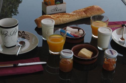 Jídlo v ubytování na lodi nebo okolí