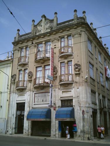 a large building on the corner of a street at Residencial Aviz in Coimbra